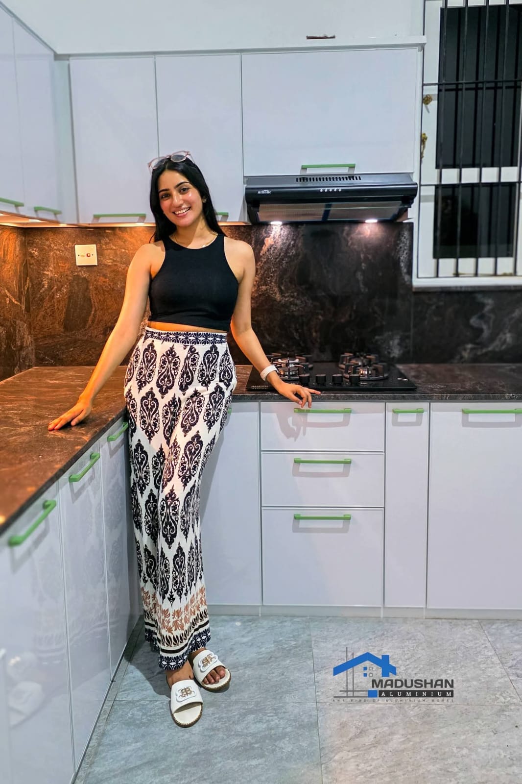 BAR COUNTER